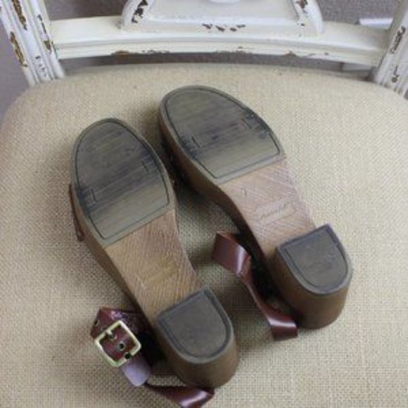 American Eagle Platform Sandals - Picture 3 of 3